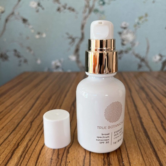 True Botanicals Everyday Skin Tint SPF 30 #12 Medium Neutral 30 mL / 1 oz - Picture 6 of 6